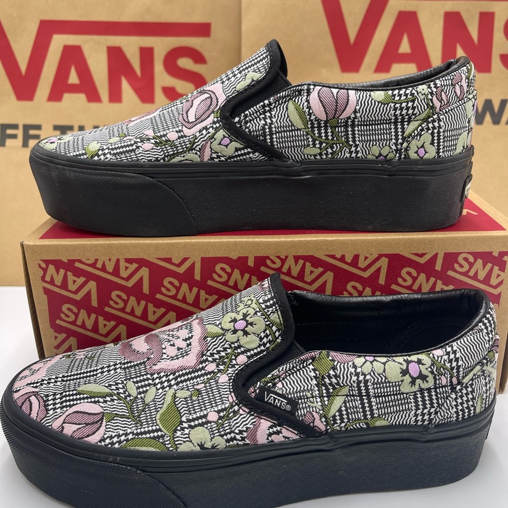 Vans WMNS Classic Slip-On Stackform Platform Sneakers 
Tapestry Floral Black - Picture 15 of 16